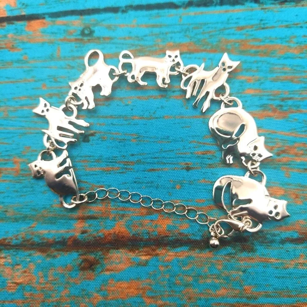 NWOT Silvertone Cat Charm Bracelet